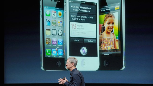 Tim Cook, CEO da Apple, durante a apresentação do novo iPhone 4S em 2011
