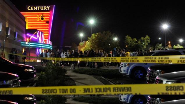 Ataque de um atirador mascarado durante sessão do novo filme do Batman, "The Dark Knight Rises", deixou 12 mortos e dezenas de feridos no complexo de cinemas Century no Colorado, Estados Unidos