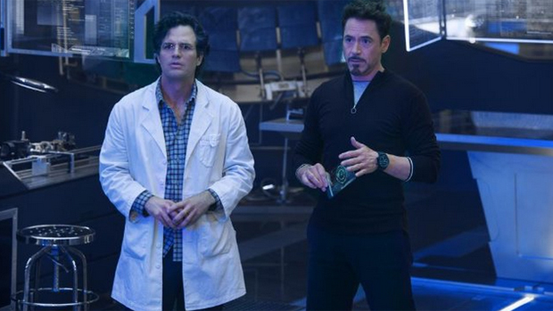 Tony Stark (Robert Downey Jr.) e Dr. Bruce Banner (Mark Ruffalo)