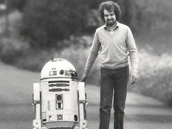 Tony Dyson e o robô R2-D2