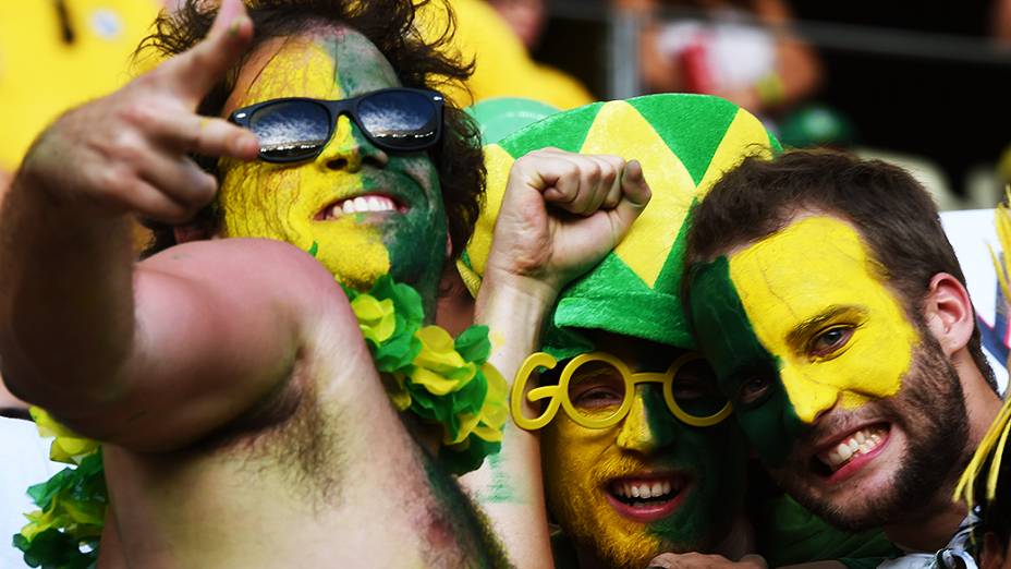 Torcedores do Brasil durante o jogo contra a Colômbia no Castelão, em Fortaleza