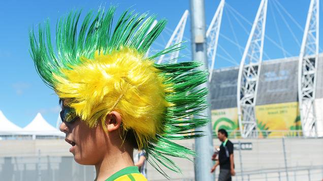 Torcedor brasileiro chega ao Castelão para a partida entre Brasil e México, pela Copa das Confederações