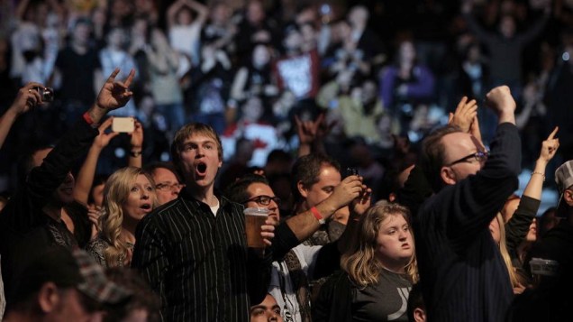 A torcida canadense acompanha o UFC 140, em Toronto