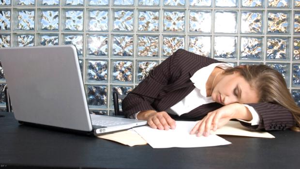 Os participantes do estudo que dormiam no máximo seis horas por noite mostraram-se notavelmente menos produtivos do que os aqueles que dormiam entre sete e oito horas diariamente