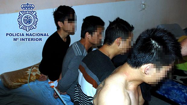 Foto divulgada pelo Ministério do Interior da Espanha mostra membros de quadrilha de tráfico humano