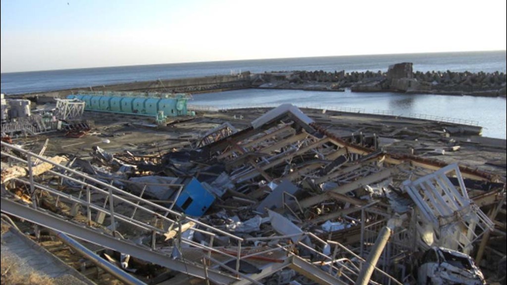 Foto divulgada pela Tepco, operadora japonesa da usina de Fukushima, mostra o impacto do tsunami na usina nuclear no nordeste do Japão