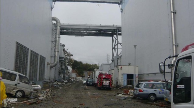 Foto divulgada pela Tepco, operadora japonesa da usina de Fukushima, mostra o impacto do tsunami na usina nuclear no nordeste do Japão