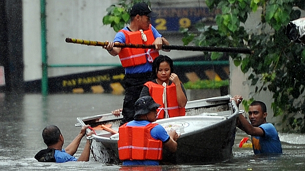 Nas Filipinas, passagem do tufão Usagi provocou alagamentos em diversas cidades