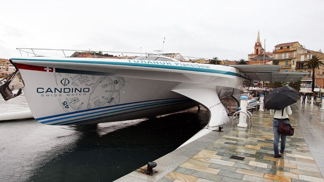 <p>Turanor, barco movido a energia solar visto na ilha de Córsega na França</p>