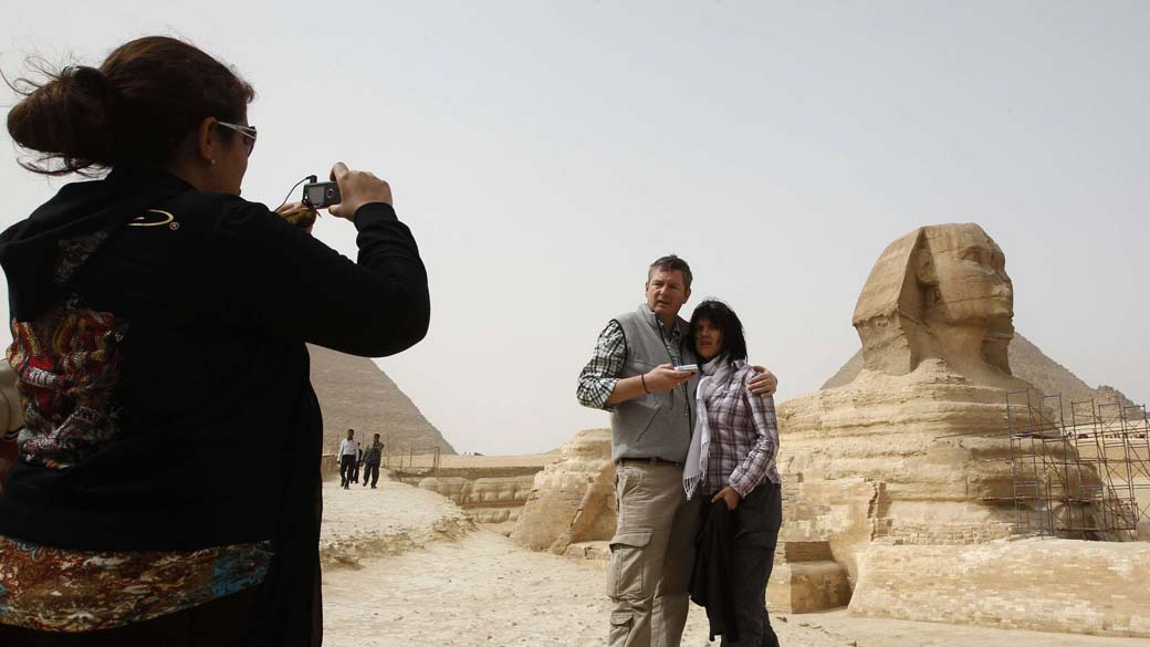Turistas no Cairo. Golpes podem estragar as férias