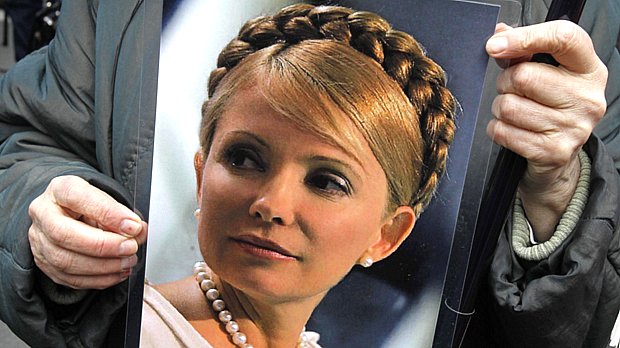 Defensor de Yulia Timoshenko demonstra seu apoio à ex-premiê em Kiev