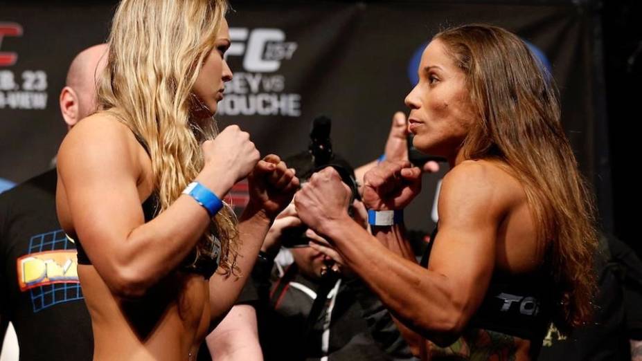 Ronda Rousey e Liz Carmouche na pesagem para o UFC 157