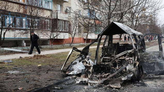 Pelo menos 21 pessoas morreram e 46 ficaram feridas, num bombardeamento durante a manhã de sábado, em Mariupol, na zona leste da Ucrânia