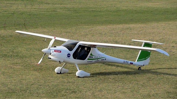 O avião foi construído pela Pipistrel, uma empresa eslovena especializada em aeronaves leves