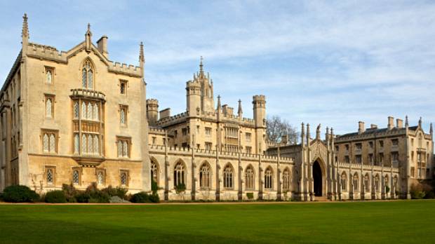 Fachada do campus da Universidade de Cambridge