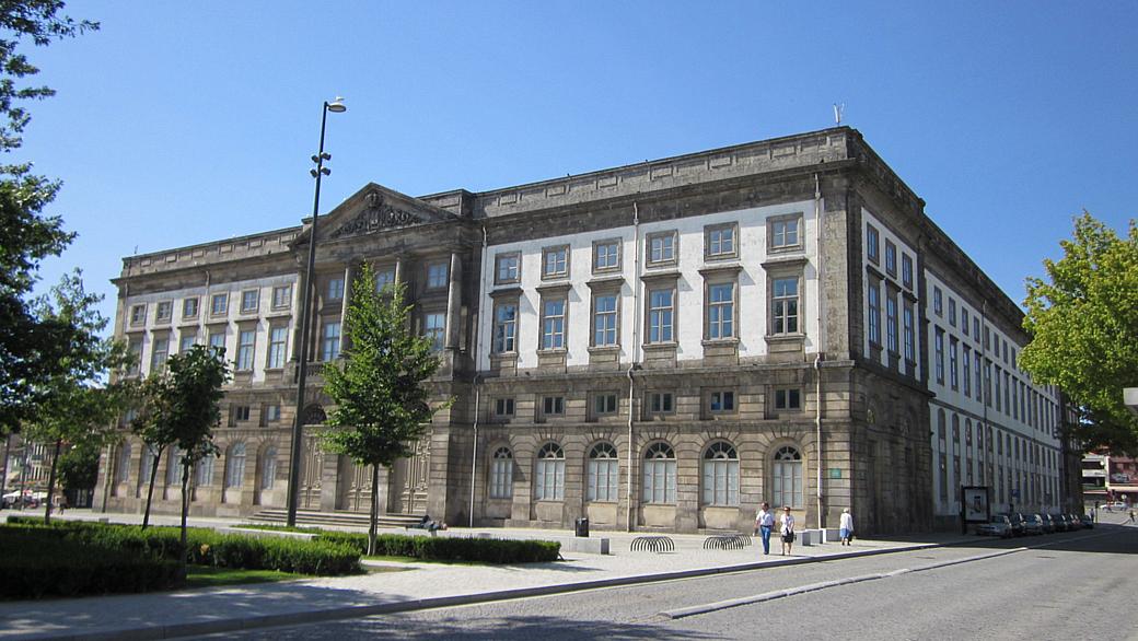Atualmente, a Universidade do Porto tem mais de 30 000 alunos e cursos de licenciaturas e mestrados integrados, educação contínua e doutorados.