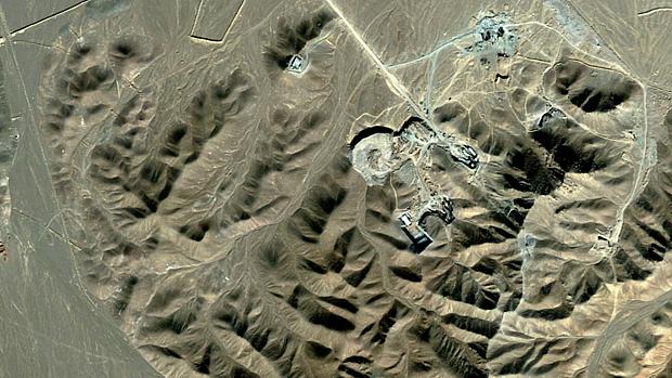 Imagem de satélite mostra a usina nuclear iraniana de Fordo, onde o país começou a enriquecer urânio em uma proporção maior do que a usada em fins civis
