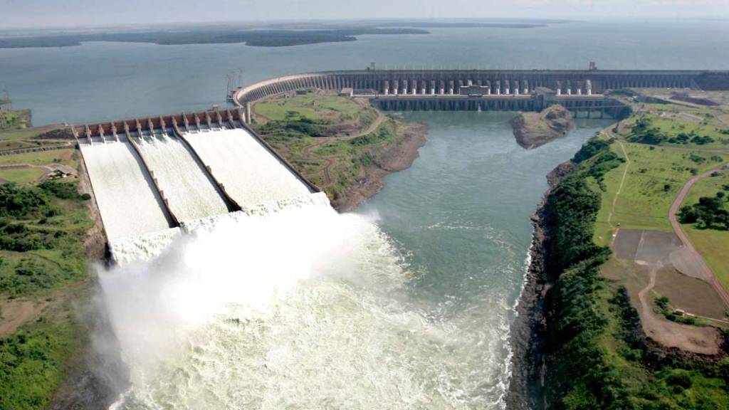 EUA querem excedente de energia de Itaipu para IAs
