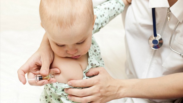 As crianças que ainda não iniciaram o esquema vacinal contra a poliomielite não receberão a gotinha, mas sim a dose injetável da vacina, que é aplicada aos dois e quatro meses de idade do bebê