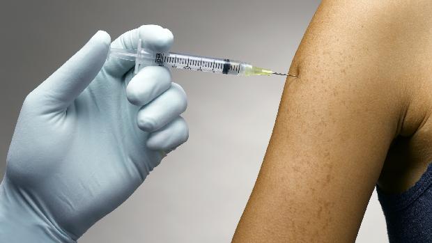 HPV: a imunização padrão pela vacina Cervarix é feita com três doses, dadas em um intervalo de seis meses