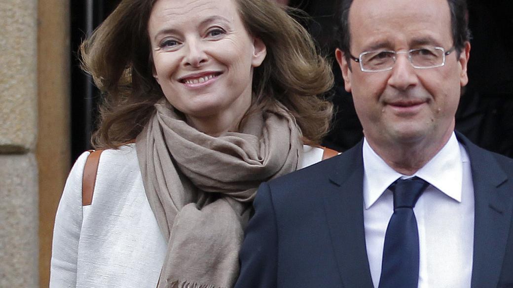 François Hollande e Valérie Trierweiler à época em que a relação ainda ia bem