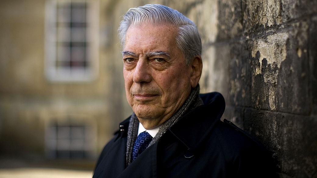 O escritor Mario Vargas Llosa em Oxford, Inglaterra, em 2009
