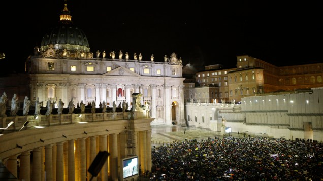 Movimentação na Praça São Pedro, após anuncio da escolha do novo papa