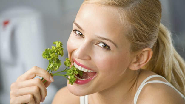 Vegetarianismo: dieta rica em fibras previne doença diverticular, um problema comum no intestino