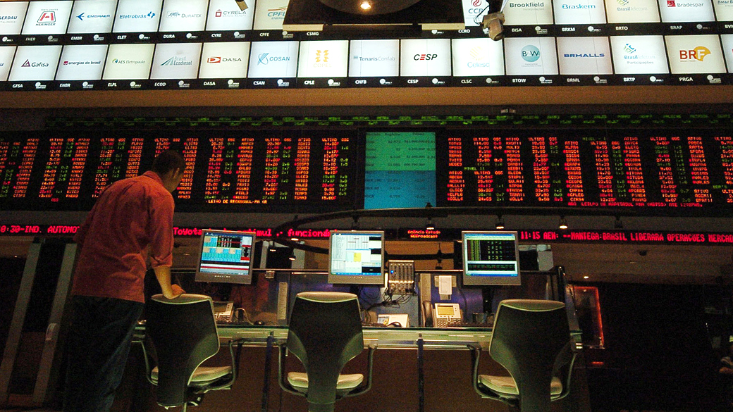 O Ibovespa abriu o pregão com queda de pouco mais de 1% e ampliou as perdas