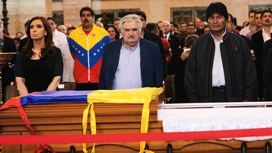 Presidentes da Argentina, Cristina Kirchner, Uruguai, José Mujica, e Bolívia, Evo Morales, comparecem ao velório de Hugo Chávez na Academia Militar de Caracas