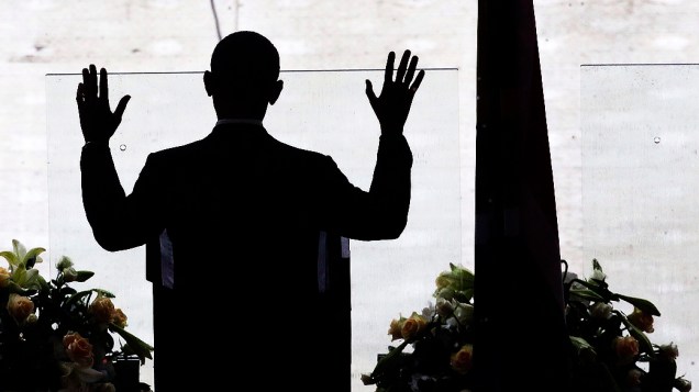 O presidente americano Barack Obama na cerimônia religiosa de despedida de Nelson Mandela, nesta terça-feira (10)