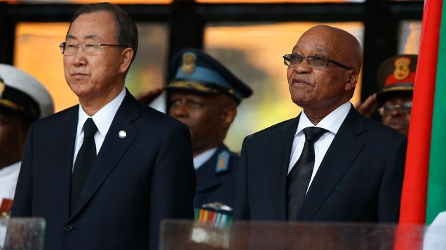 Presidente sul-africano, Jacob Zuma, e secretário geral da ONU, Ban Ki-moo na cerimônia religiosa de despedida de Nelson Mandela, nesta terça-feira (10)