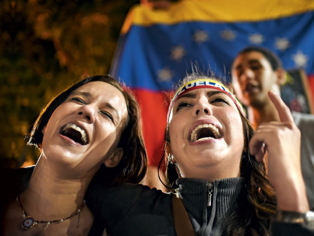 Virada: Venezuelanas comemoram a derrota do chavismo nas urnas, na semana passada, apesar das tentativas de fraude