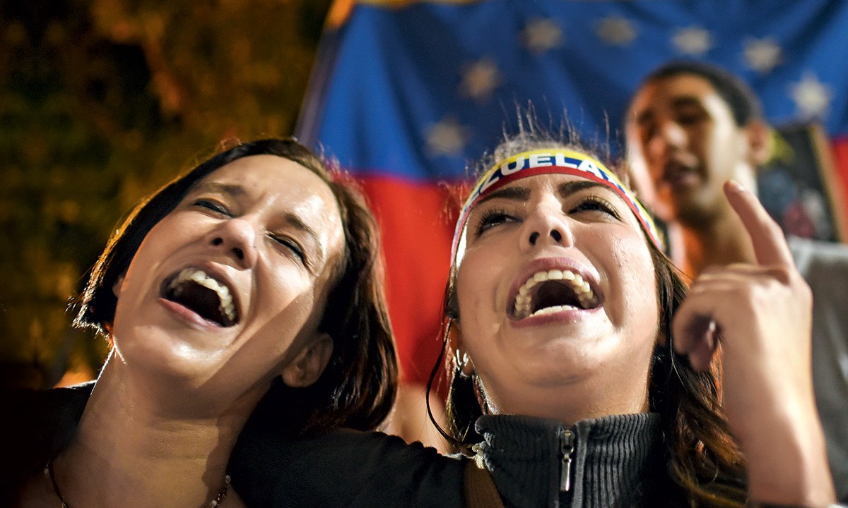 Virada: Venezuelanas comemoram a derrota do chavismo nas urnas, na semana passada, apesar das tentativas de fraude