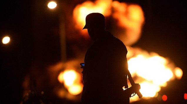 Incêndio em refinaria na Venezuela continuou durante a noite de segunda-feira