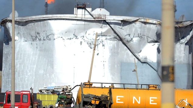 Fogo volta a atingir tanque de refinaria na Venezuela
