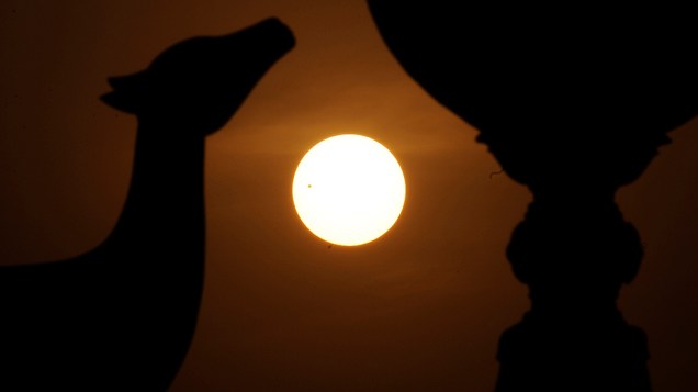 <p>Passagem de Vênus entre a Terra e o Sol vista em Kathmandu, no Nepal</p>