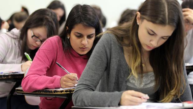 Candidatos fazem a primeira fase do vestibular da Unesp, em 2011