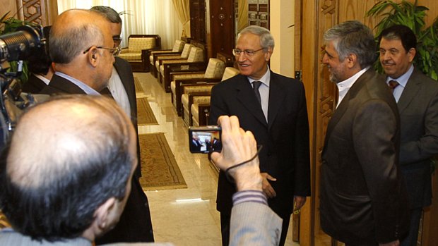 O vice-presidente sírio, Farouk al Charaa, recebe delegação iraniana
