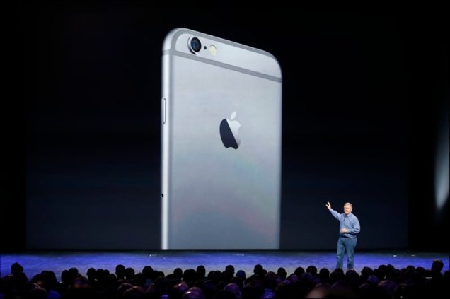 Phil Schiller, vice presidente da Apple, apresenta o novo iPhone 6