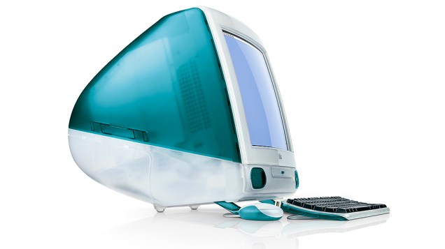 O design arrojado do iMac, lançado em 1998, inovou ao unir a torre e o monitor em um único produto