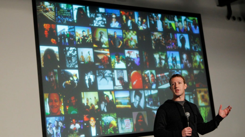 CEO do Facebook, Mark Zuckerberg apresenta novo recurso chamado "Graph Search" durante evento de mídia na sede da empresa, em Menlo Park, Califórnia