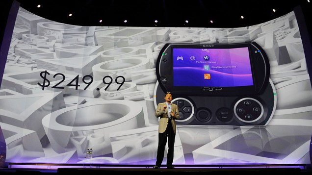 Presidente da Sony, Kazuo Hirai, apresenta o PSP Go na feira de games E3 de 2009