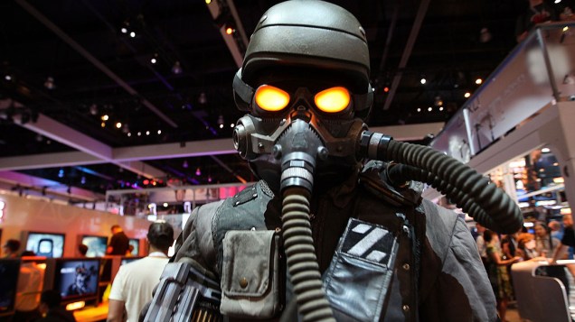 Personagem do jogo Killzone 3 na feira de games E3 de 2010