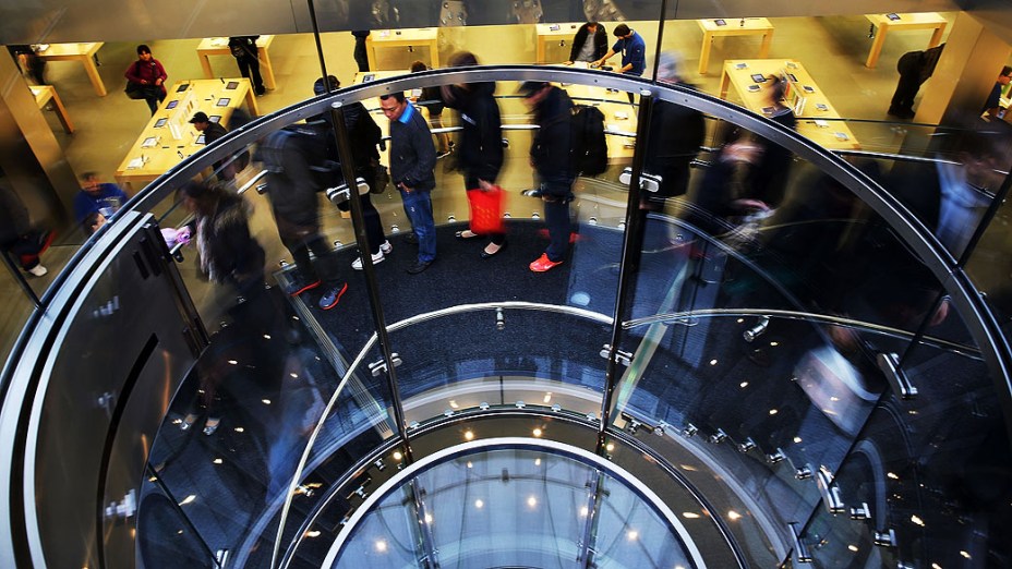 Dentro da Apple Store, Compras em Nova York, EUA — Fotografia de