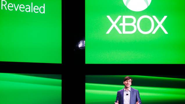 Don Mattrick, presidente de negócios de entretenimento interativo da Microsoft abre a apresentação do novo Xbox, em Redmond, Washington,