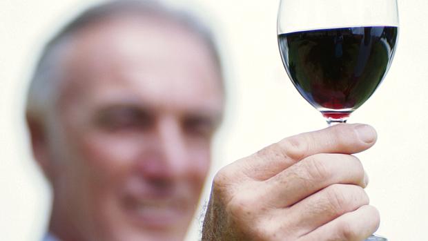 Bebida alcoólica: embora, em pequenas doses, seja benéfica a problemas como a cardiopatia isquêmica, pode prejudicar outros problemas de saúde