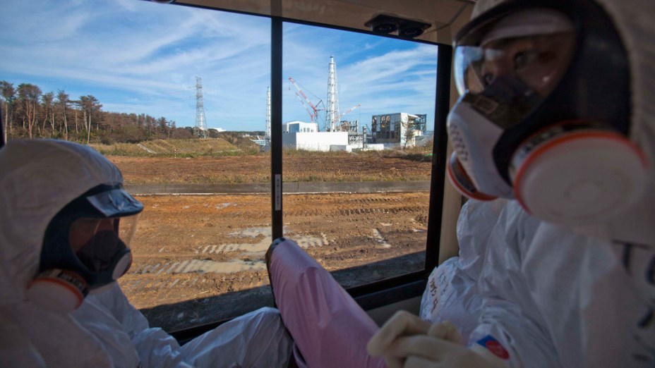 Jornalistas são autorizados a entrarem na usina nuclear de Fukushima, no Japão