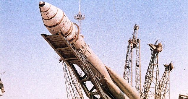 <p><strong>12 de abril de 1961</strong> – Foguete Vostok 1 no cosmódromo de Baikonur, base de lançamentos de foguetes, no Cazaquistão</p>