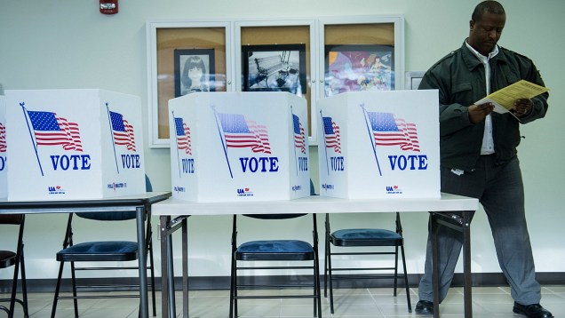 Eleitor aproveita último dia antes da eleição para votar com antecedência em Ohio